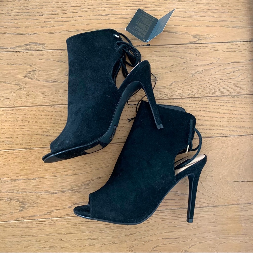 FOREVER 21 BLACK HEEL BOOTIE